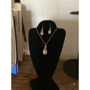 4398 NIP 17KM 16" Dainty 3 Pc. Crystal Heart Pendant Necklace/Earrings Goldtone